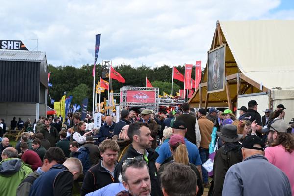 Cereals celebrates success as over 25,000 attend Diddly Squat Farm